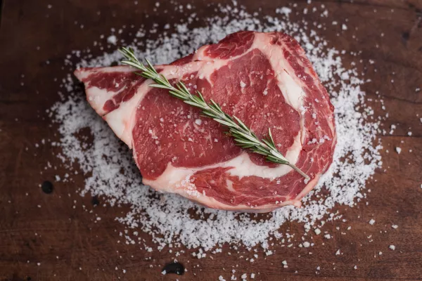 Специалисты из Приморья обнаружили в говяжьем мясе из Барнаула опасные бактерии  